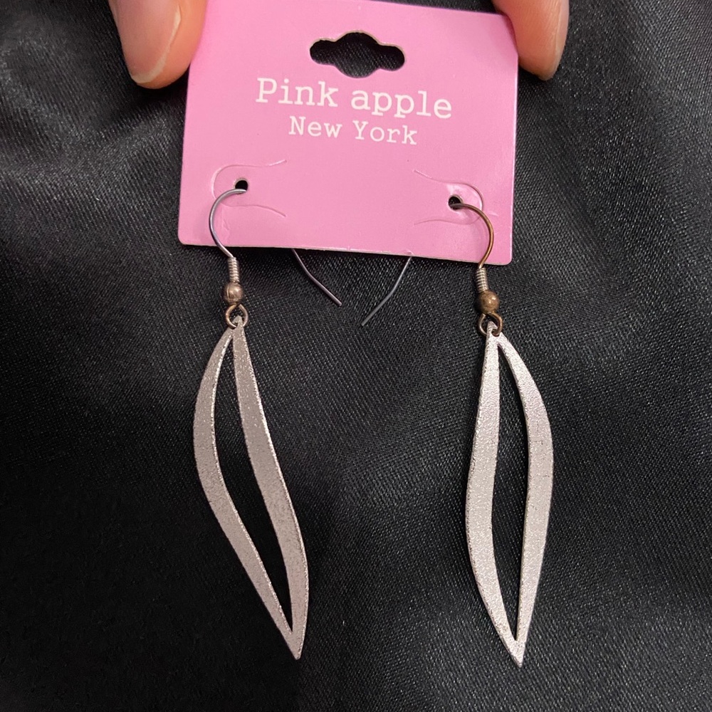 NWT Silver Glitter Drop Earrings - Picture 1 of 6